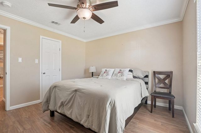 5202 Appleblossom Lane, Friendswood, TX 77546