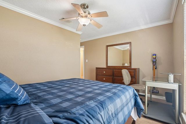 5202 Appleblossom Lane, Friendswood, TX 77546