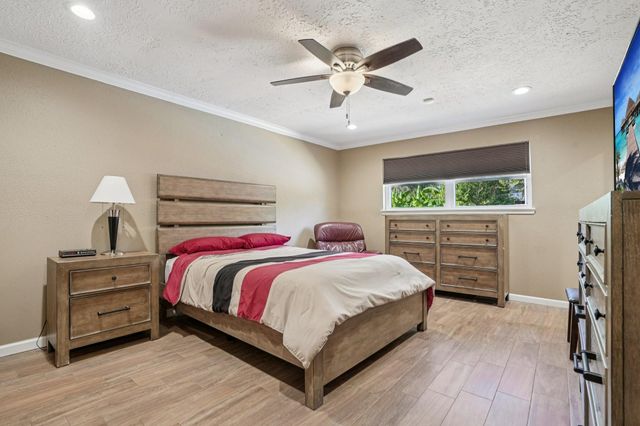 5202 Appleblossom Lane, Friendswood, TX 77546