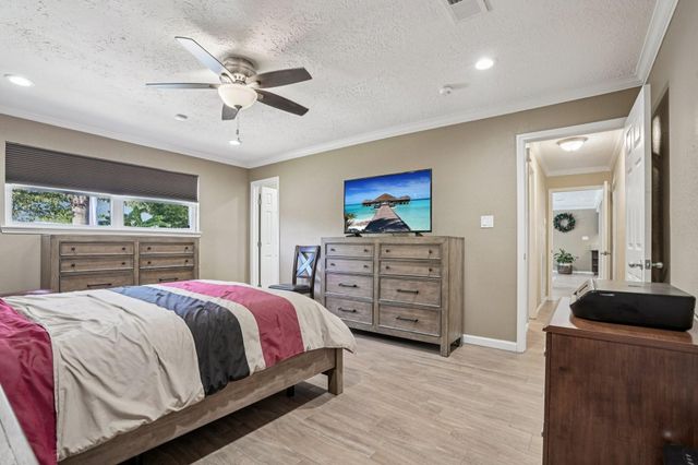 5202 Appleblossom Lane, Friendswood, TX 77546