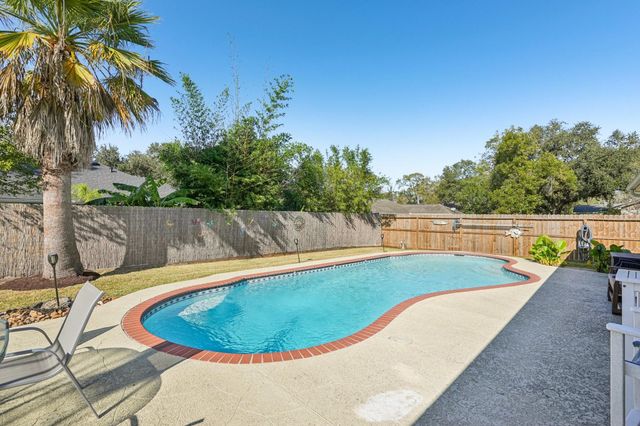 5202 Appleblossom Lane, Friendswood, TX 77546