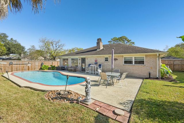 5202 Appleblossom Lane, Friendswood, TX 77546
