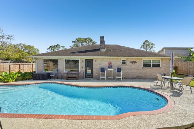 5202 Appleblossom Lane, Friendswood, TX 77546