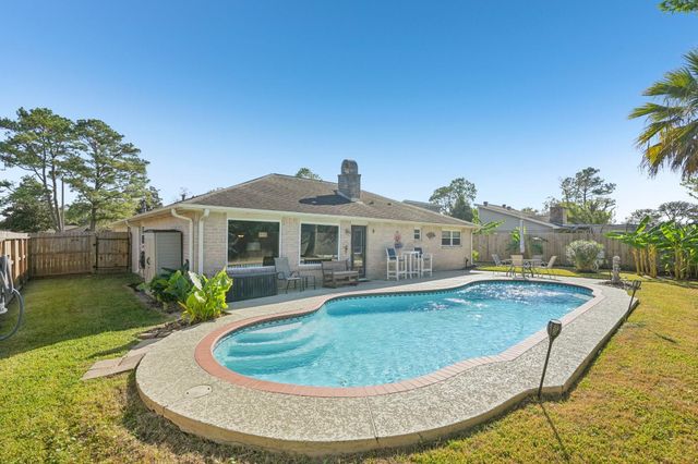 5202 Appleblossom Lane, Friendswood, TX 77546