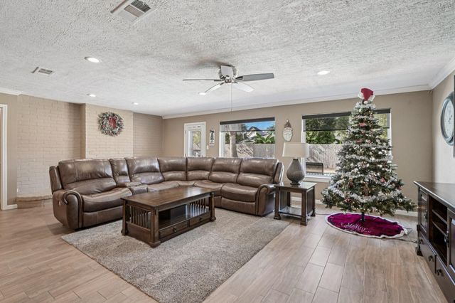 5202 Appleblossom Lane, Friendswood, TX 77546