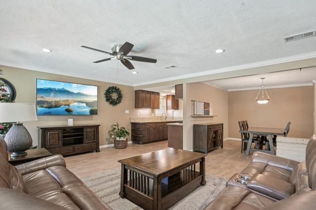 5202 Appleblossom Lane, Friendswood, TX 77546