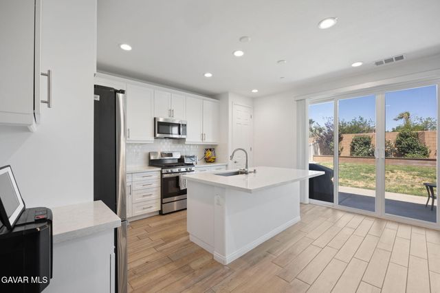 43864 Hampton Street, Lancaster, CA 93536