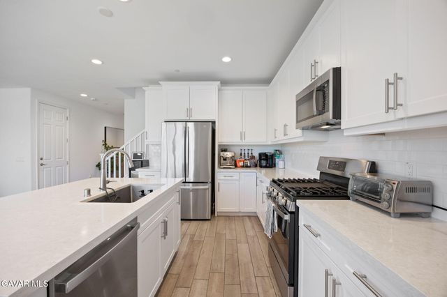 43864 Hampton Street, Lancaster, CA 93536