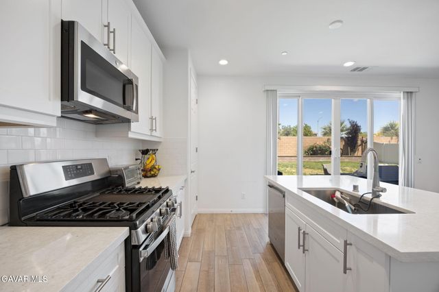 43864 Hampton Street, Lancaster, CA 93536