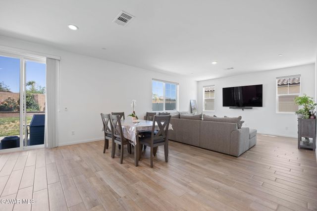43864 Hampton Street, Lancaster, CA 93536