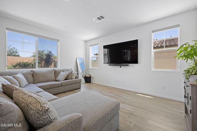 43864 Hampton Street, Lancaster, CA 93536