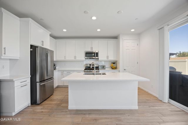 43864 Hampton Street, Lancaster, CA 93536