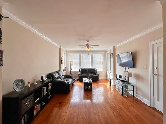 5207 S ARTESIAN Avenue, Chicago, IL 60632