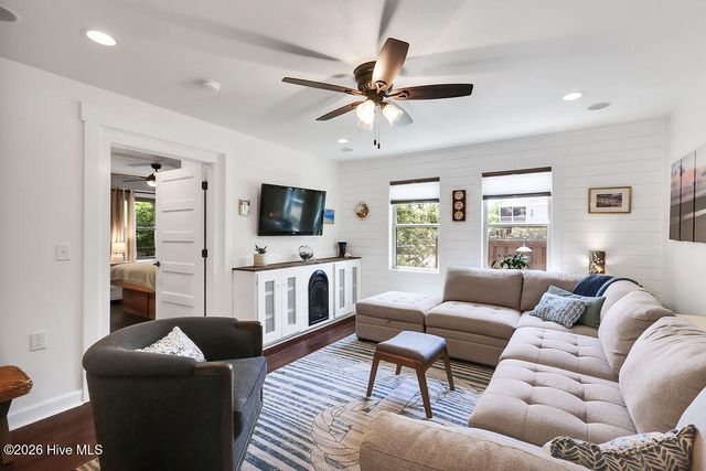 319 NE 42nd Street, Oak Island, NC 28465