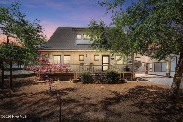 319 NE 42nd Street, Oak Island, NC 28465
