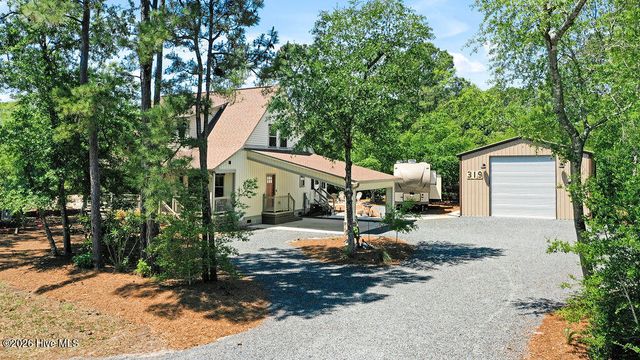 319 NE 42nd Street, Oak Island, NC 28465