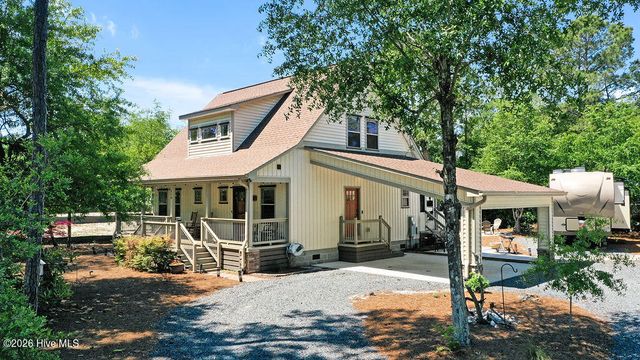 319 NE 42nd Street, Oak Island, NC 28465