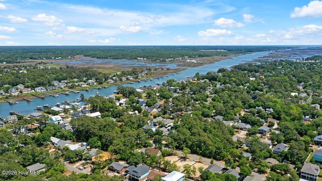 319 NE 42nd Street, Oak Island, NC 28465