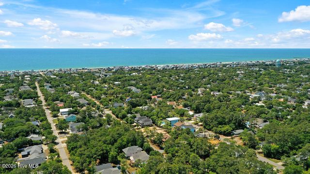 319 NE 42nd Street, Oak Island, NC 28465