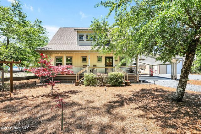 319 NE 42nd Street, Oak Island, NC 28465