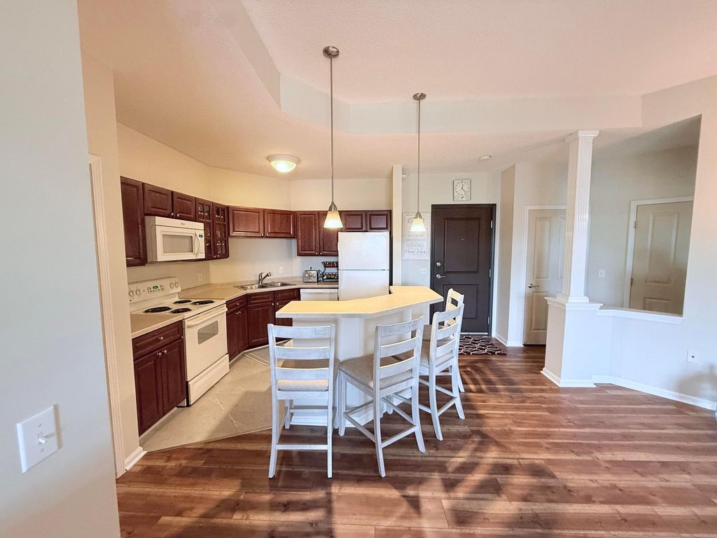 649 Old Highway 8 NW 306, New Brighton, MN 55112 — photo 4