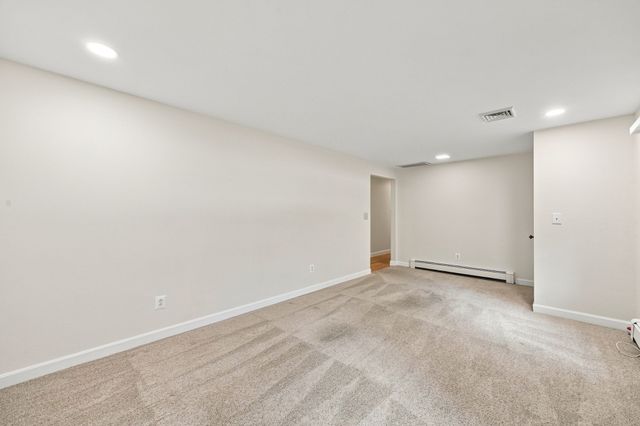 81 Warren Rd, Townsend, MA 01469