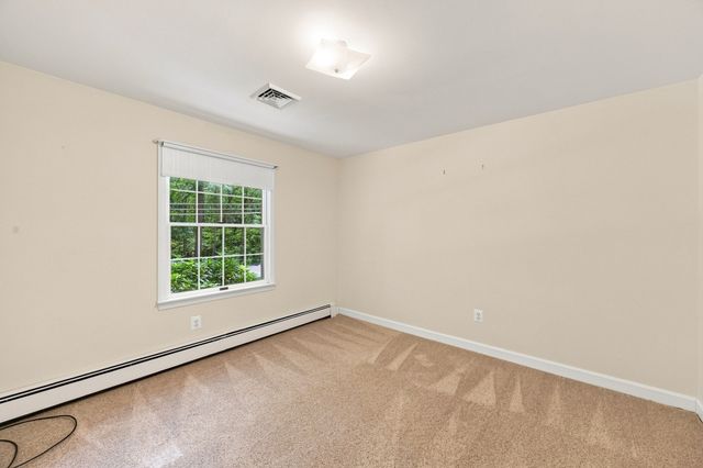 81 Warren Rd, Townsend, MA 01469