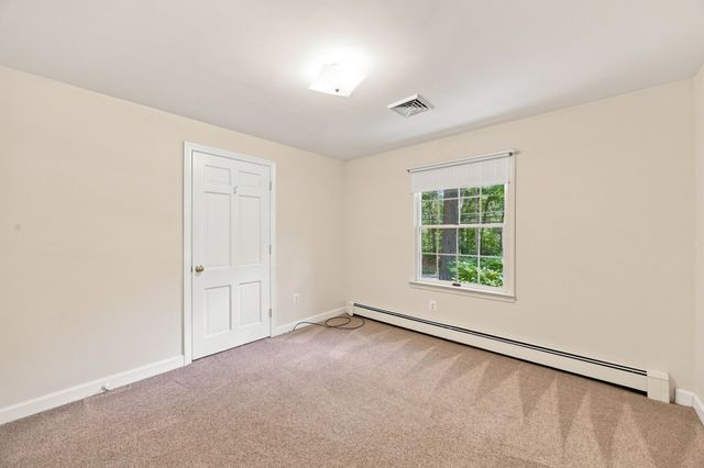 81 Warren Rd, Townsend, MA 01469