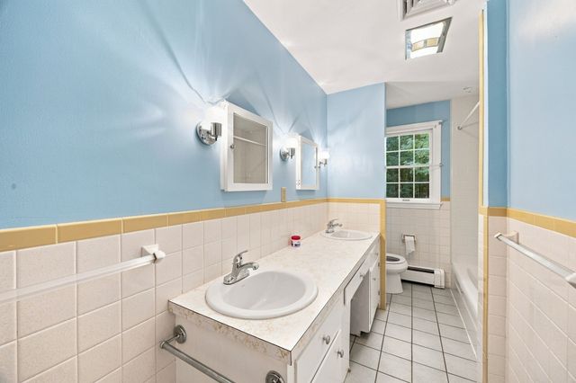81 Warren Rd, Townsend, MA 01469