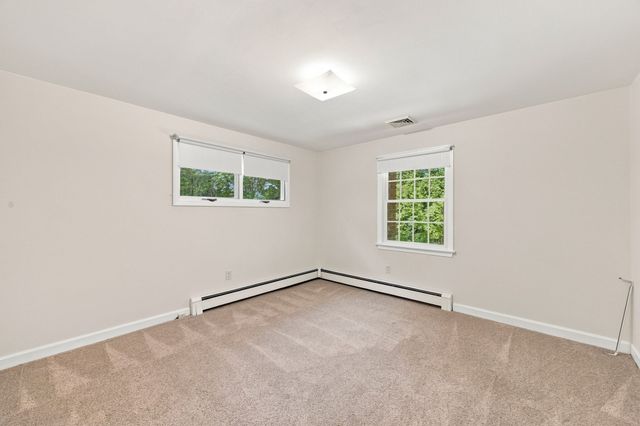 81 Warren Rd, Townsend, MA 01469