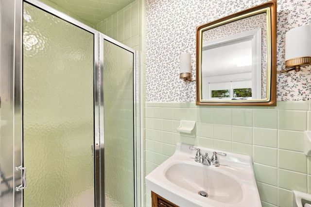 81 Warren Rd, Townsend, MA 01469