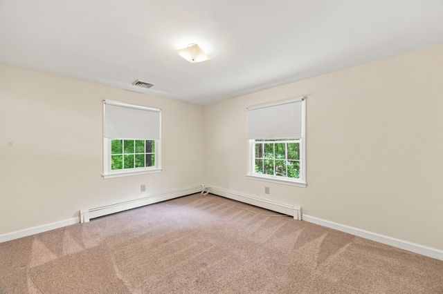 81 Warren Rd, Townsend, MA 01469
