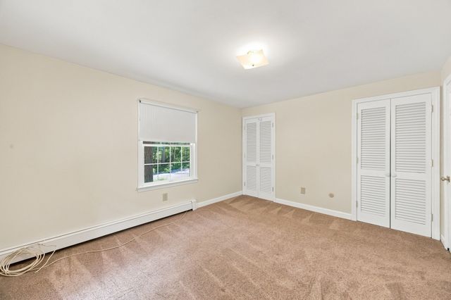 81 Warren Rd, Townsend, MA 01469