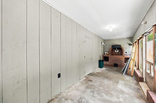 81 Warren Rd, Townsend, MA 01469