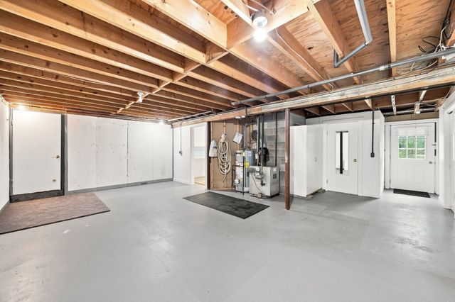 81 Warren Rd, Townsend, MA 01469