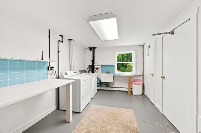 81 Warren Rd, Townsend, MA 01469