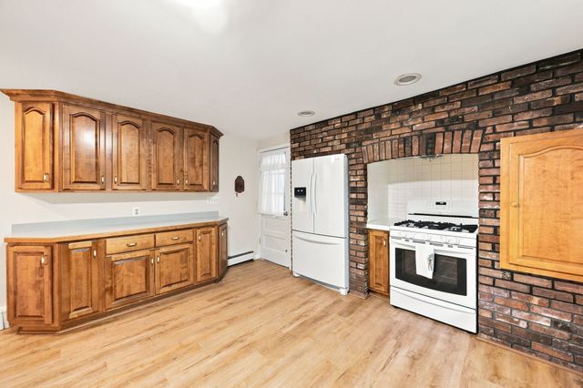 81 Warren Rd, Townsend, MA 01469