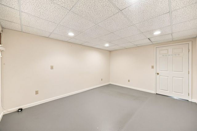 81 Warren Rd, Townsend, MA 01469