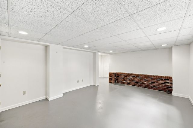 81 Warren Rd, Townsend, MA 01469