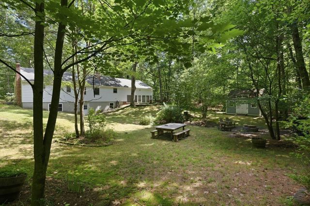81 Warren Rd, Townsend, MA 01469