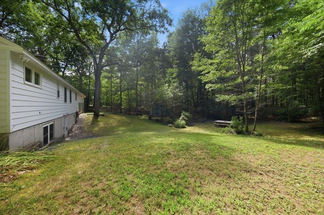 81 Warren Rd, Townsend, MA 01469