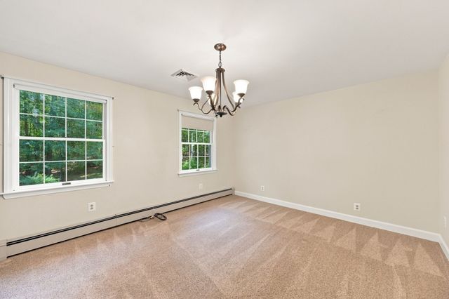 81 Warren Rd, Townsend, MA 01469