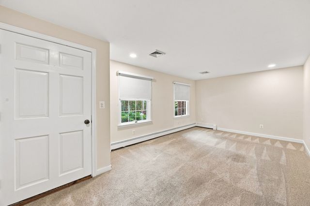 81 Warren Rd, Townsend, MA 01469