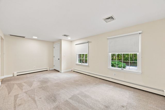 81 Warren Rd, Townsend, MA 01469