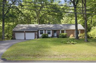81 Warren Rd, Townsend, MA 01469