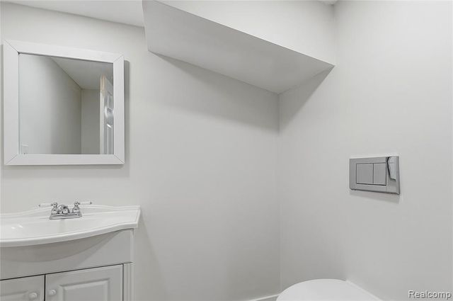 28264 Bayberry Road, Farmington, MI 48331