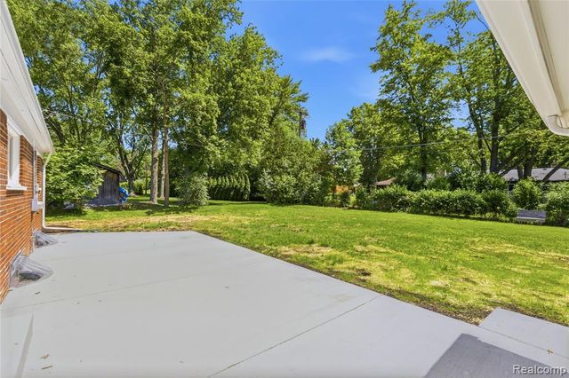 28264 Bayberry Road, Farmington, MI 48331