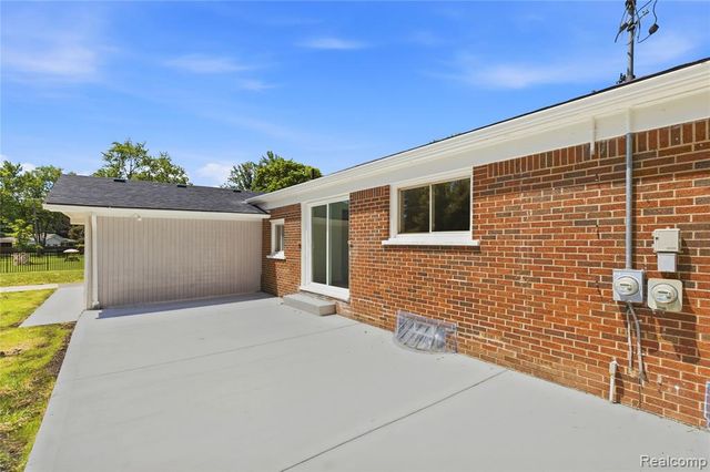 28264 Bayberry Road, Farmington, MI 48331