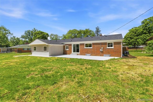 28264 Bayberry Road, Farmington, MI 48331
