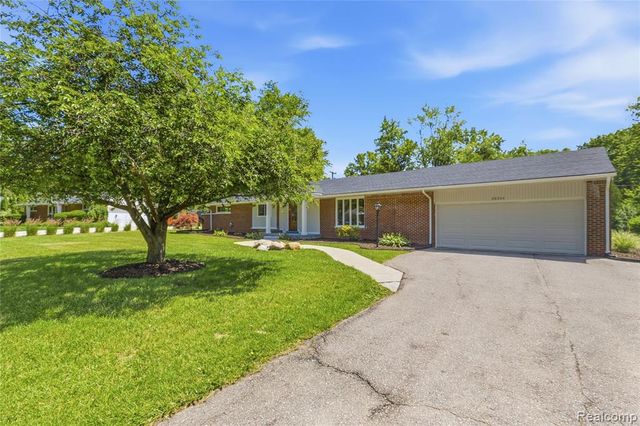 28264 Bayberry Road, Farmington, MI 48331